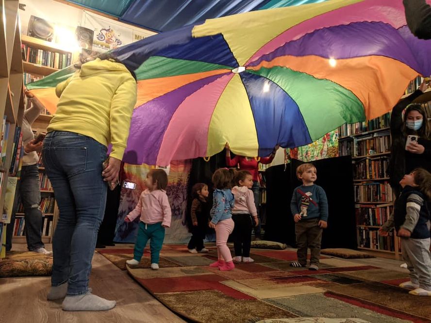 Puppet Show for Children (1 or 2 Adults + 1 Child) at Puppetonia (at Symposia Bookstore)